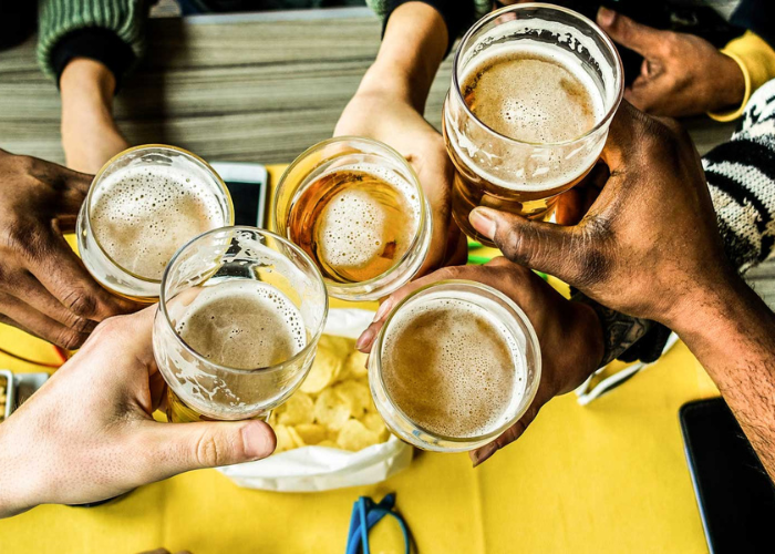 So sánh bia thủ công và bia công nghiệp