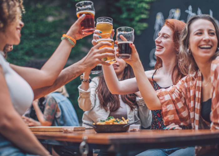 So sánh bia thủ công và bia công nghiệp